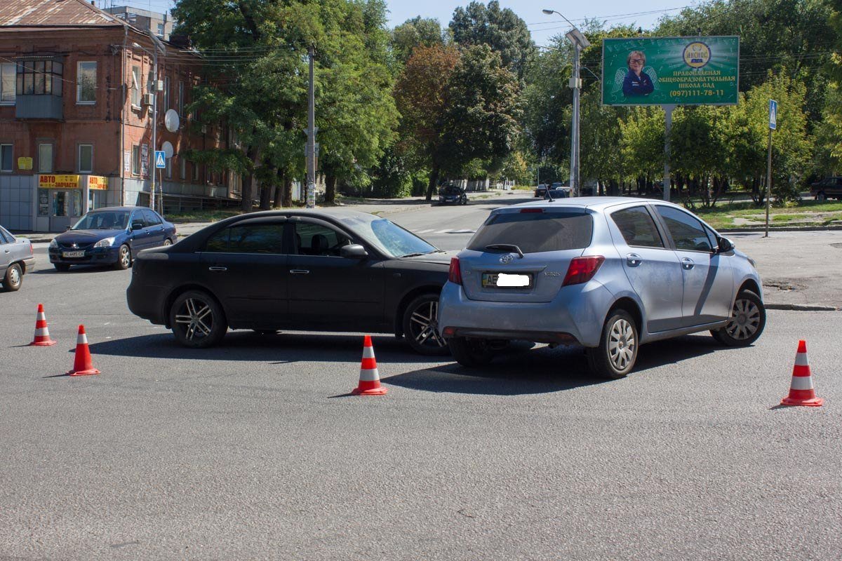 ДТП на проспекте Поля: столкнулись Toyota и Hyundai 2