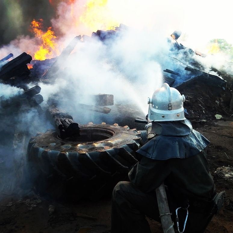 Из-за неосторожности в Днепре произошел пожар: подробности 1