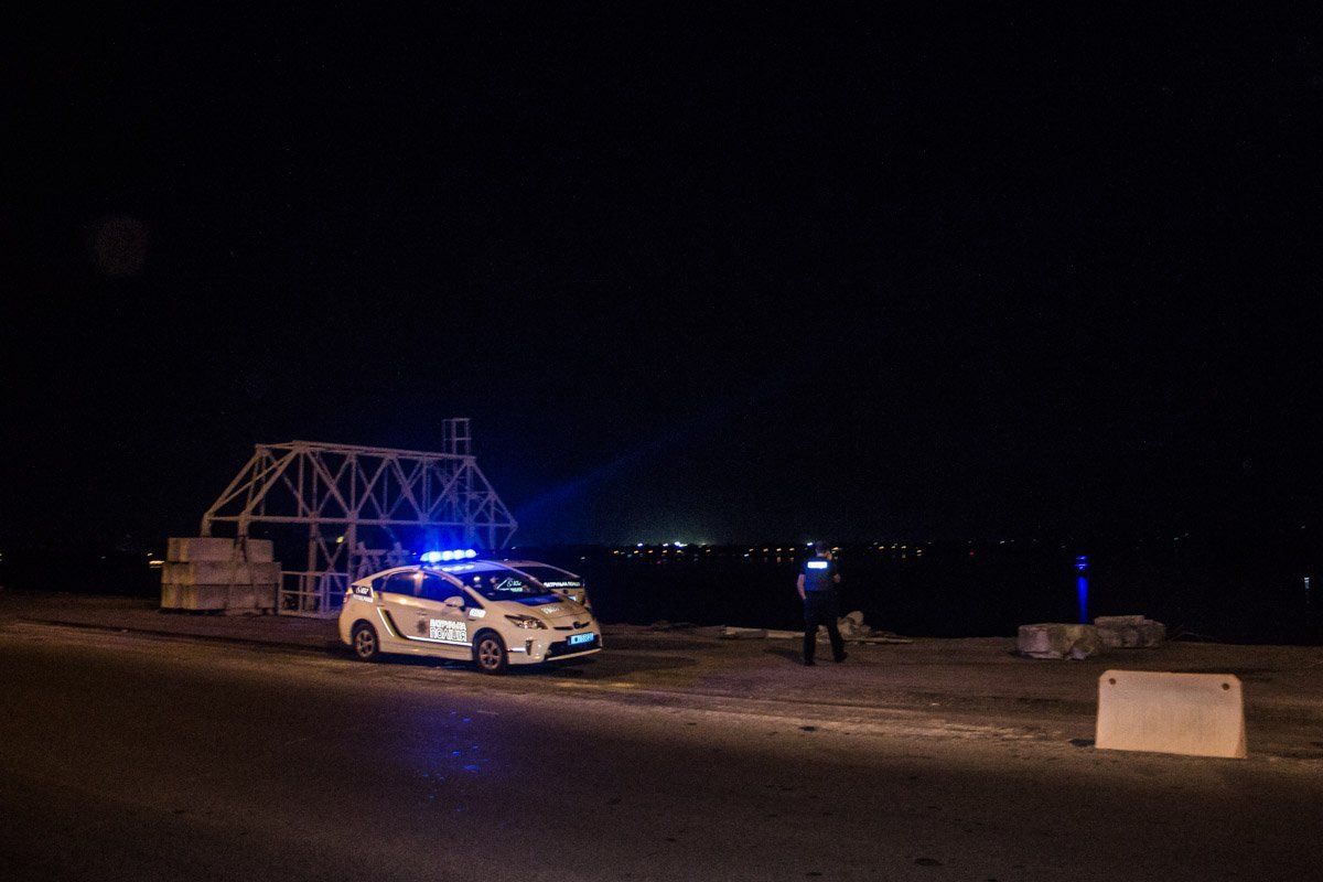 Ночью на Новом мосту мужчина прыгнул в реку 5