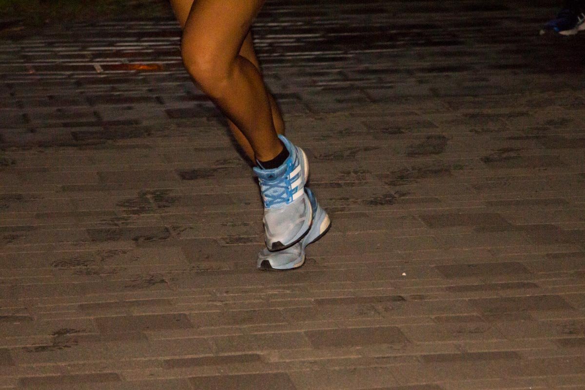 В Днепре прошел ночной полумарафон 2