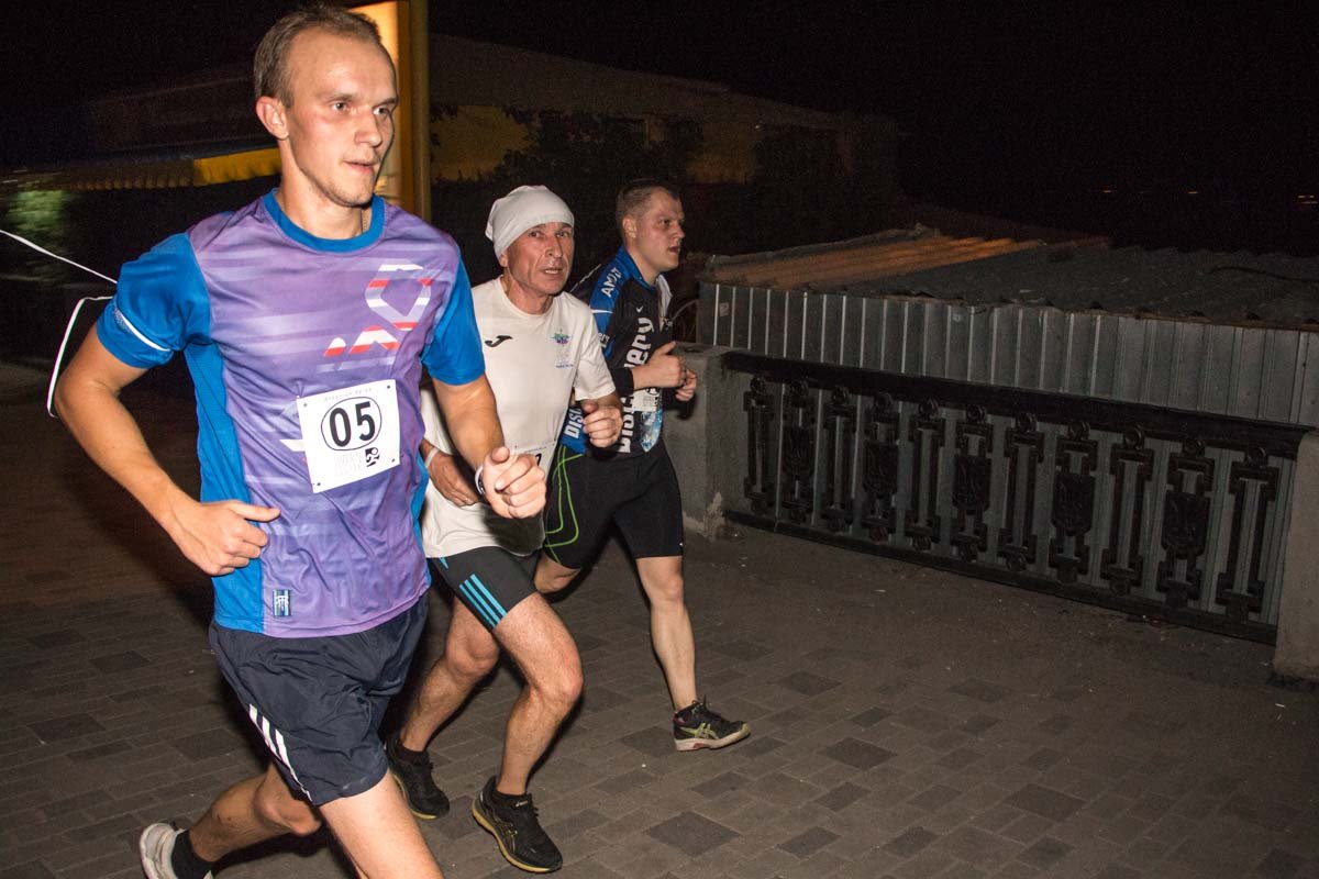 В Днепре прошел ночной полумарафон 4