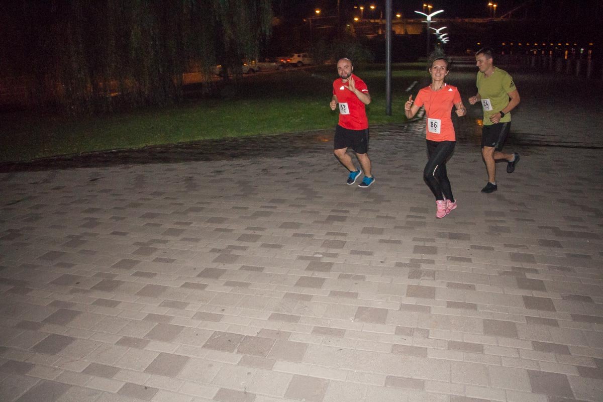В Днепре прошел ночной полумарафон 5