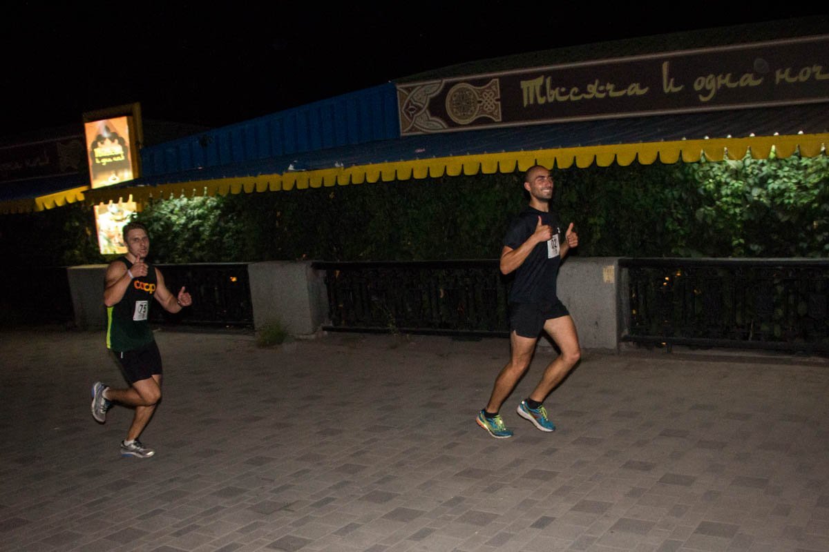 В Днепре прошел ночной полумарафон 6