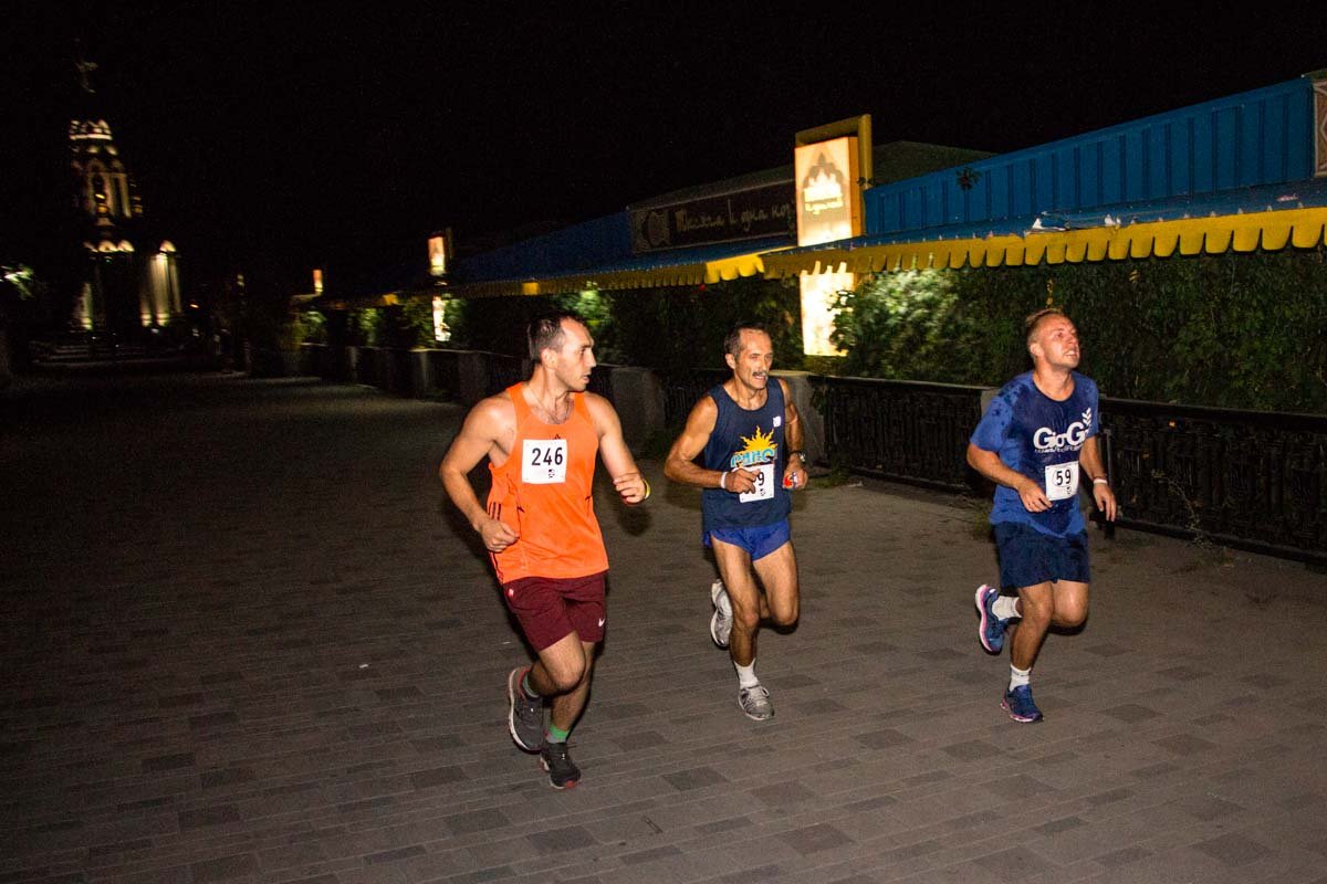 В Днепре прошел ночной полумарафон 7