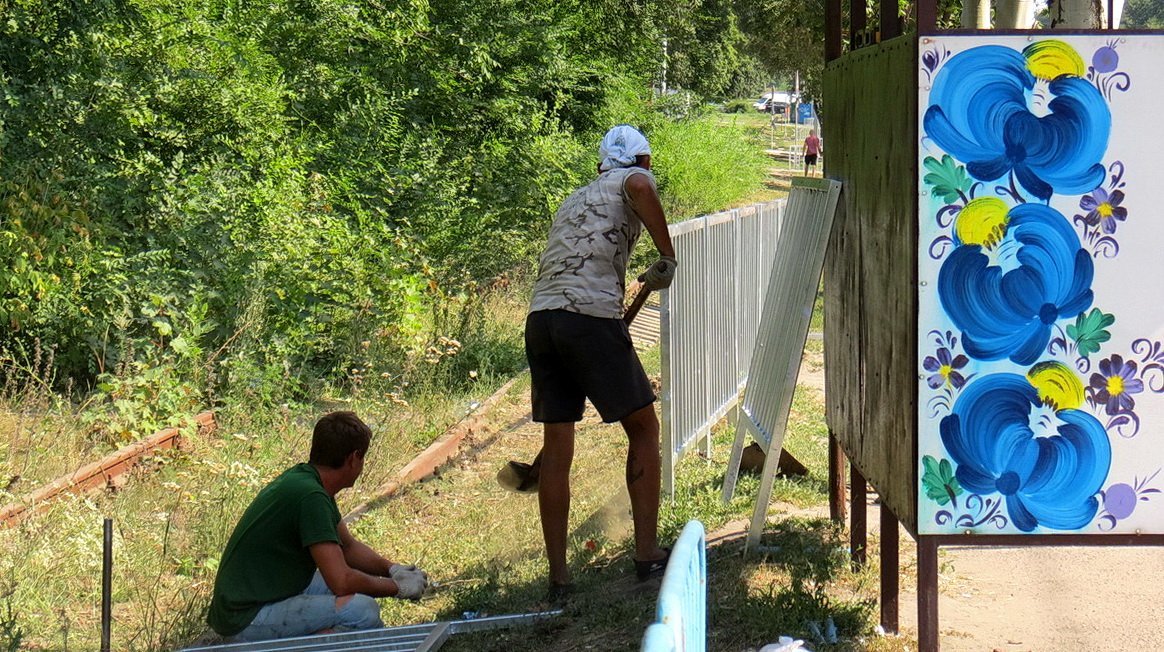 Безопасность превыше всего: на Запорожском шоссе устанавливают пешеходные отбойники 4