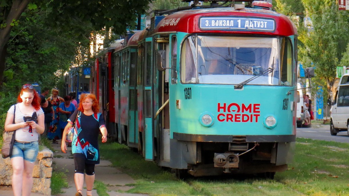 На проспекте Яворницкого Porsche Cayenne врезался в трамвай № 1 7