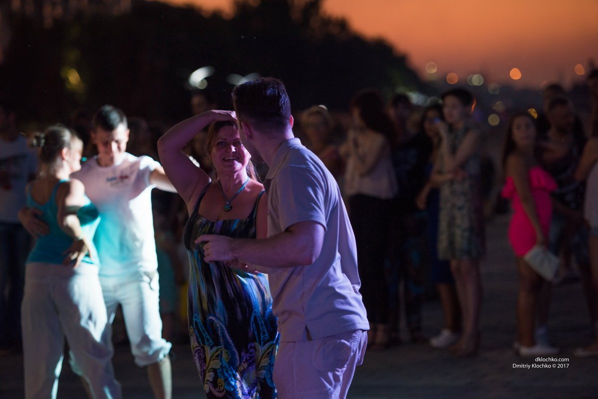 Двигай телом: как жители Днепра танцевали на Фестивальном причале 9
