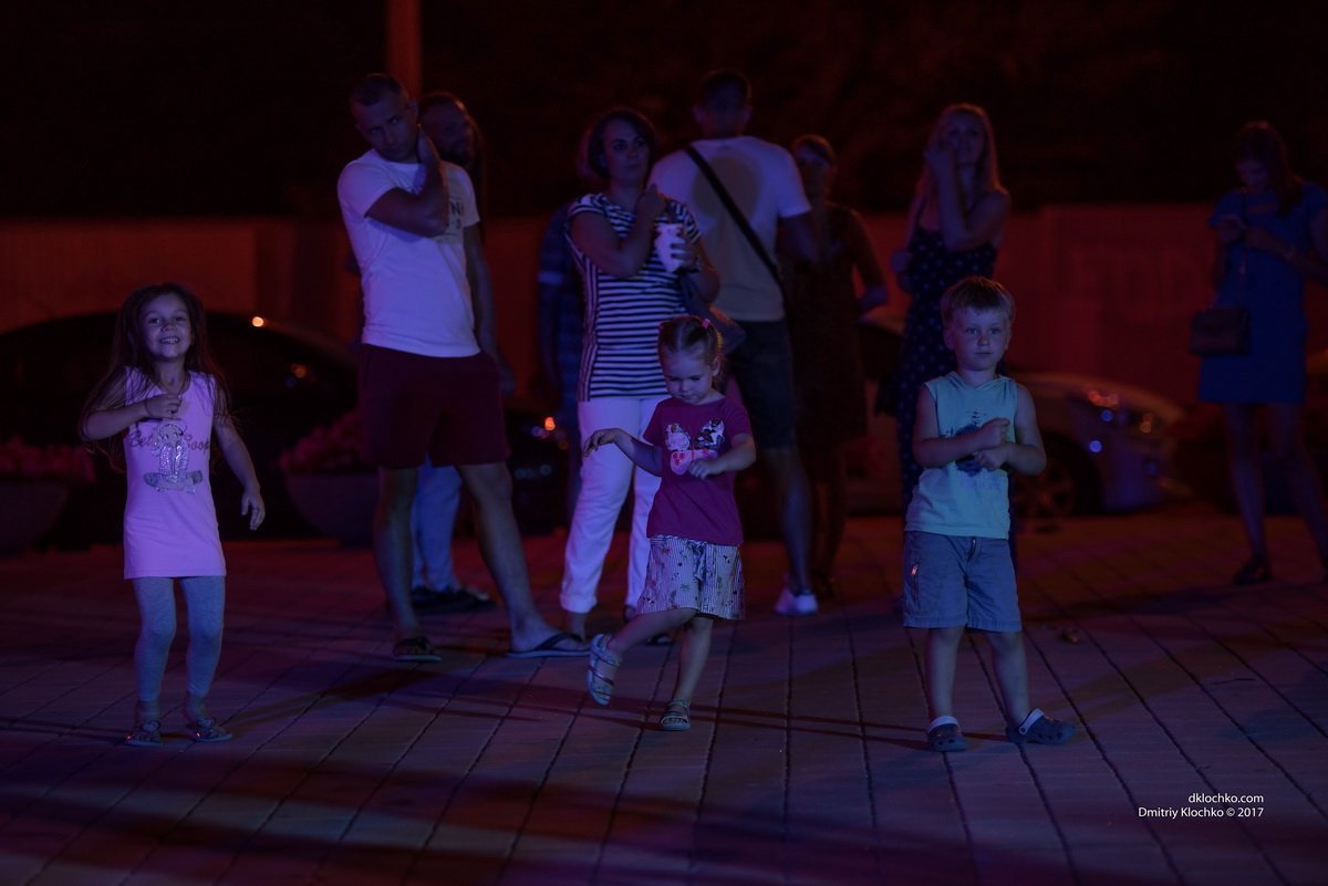 Двигай телом: как жители Днепра танцевали на Фестивальном причале 10