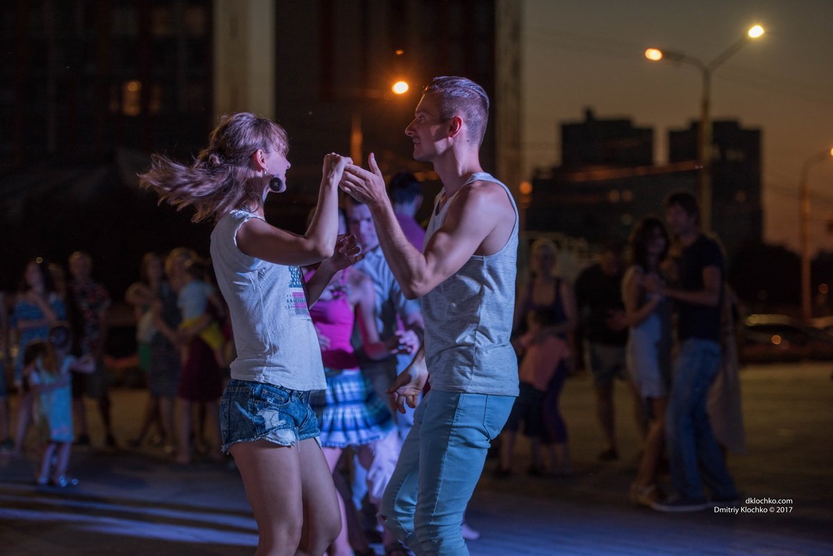 Двигай телом: как жители Днепра танцевали на Фестивальном причале 11
