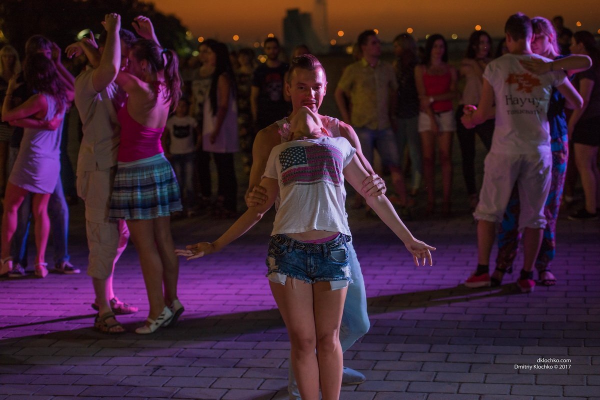 Двигай телом: как жители Днепра танцевали на Фестивальном причале 12