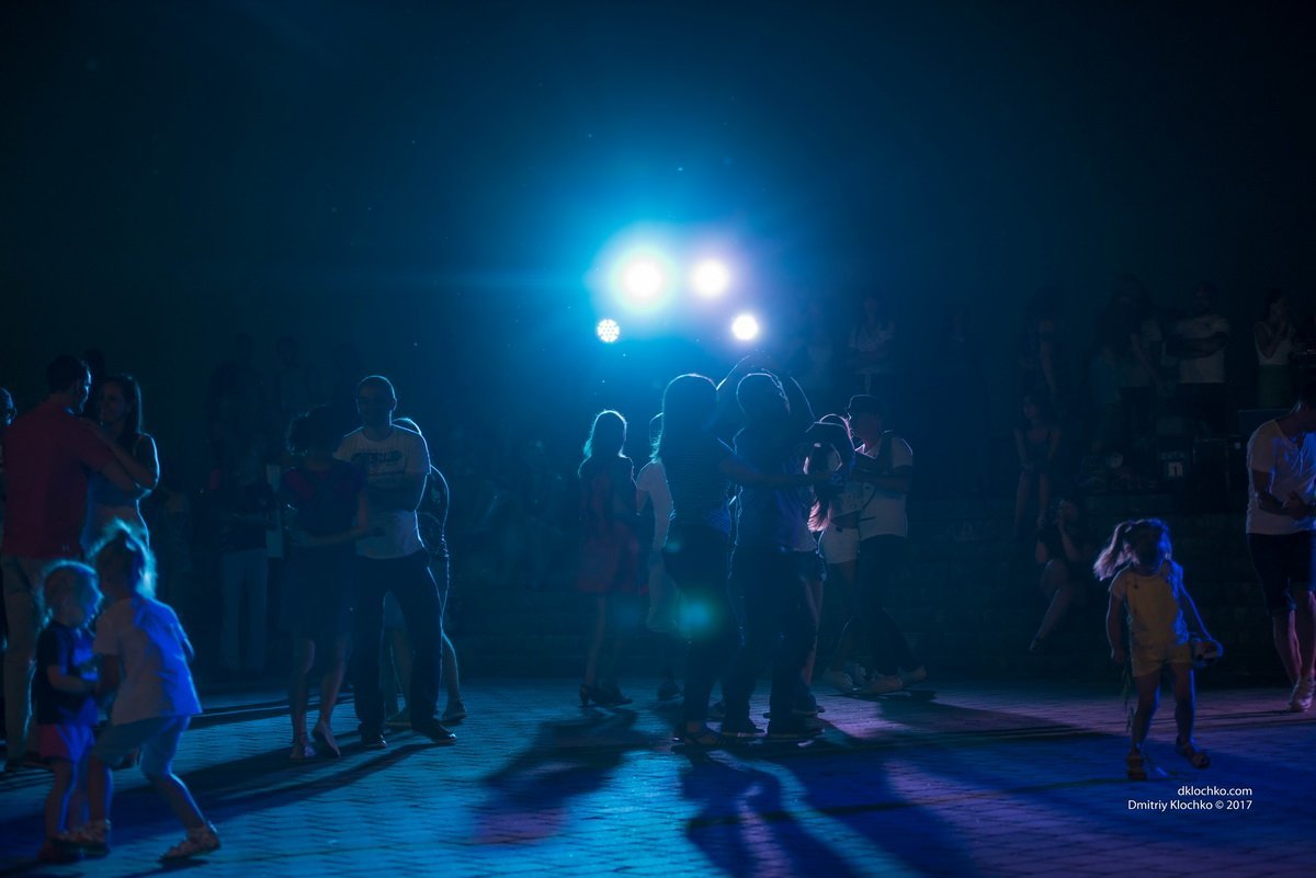 Двигай телом: как жители Днепра танцевали на Фестивальном причале 13