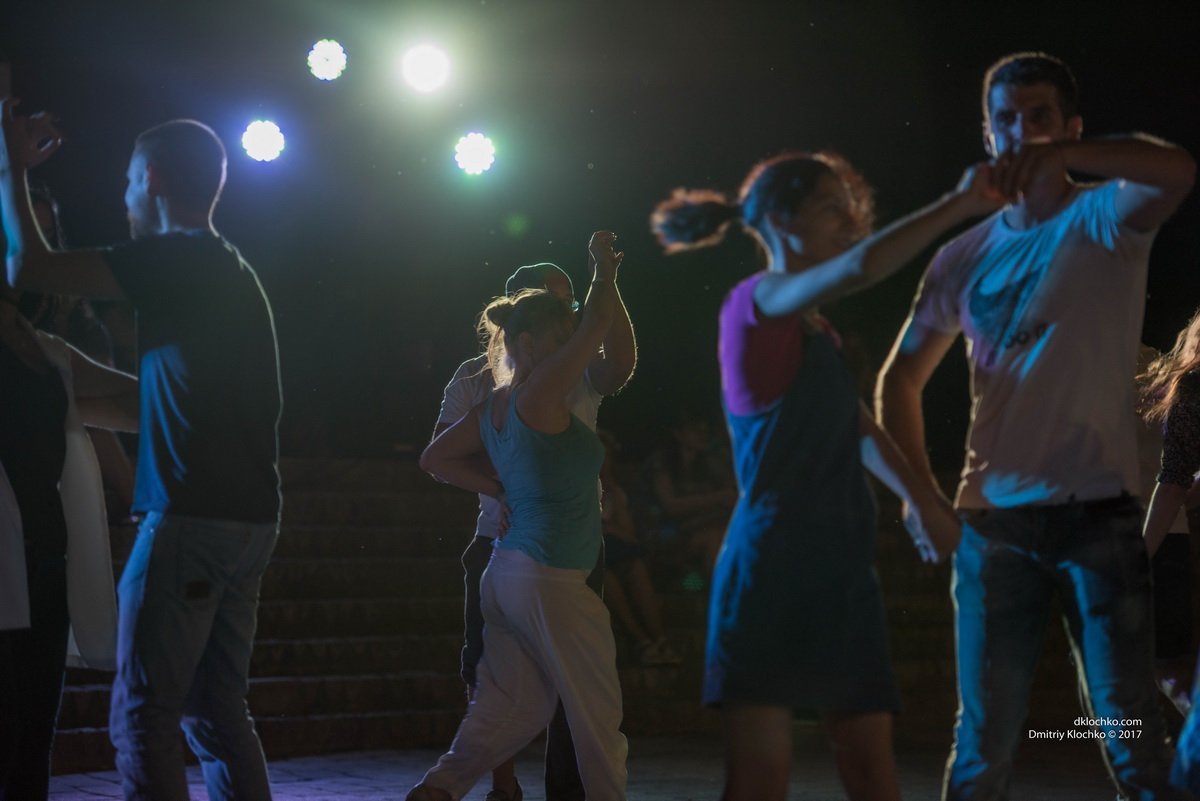 Двигай телом: как жители Днепра танцевали на Фестивальном причале 16