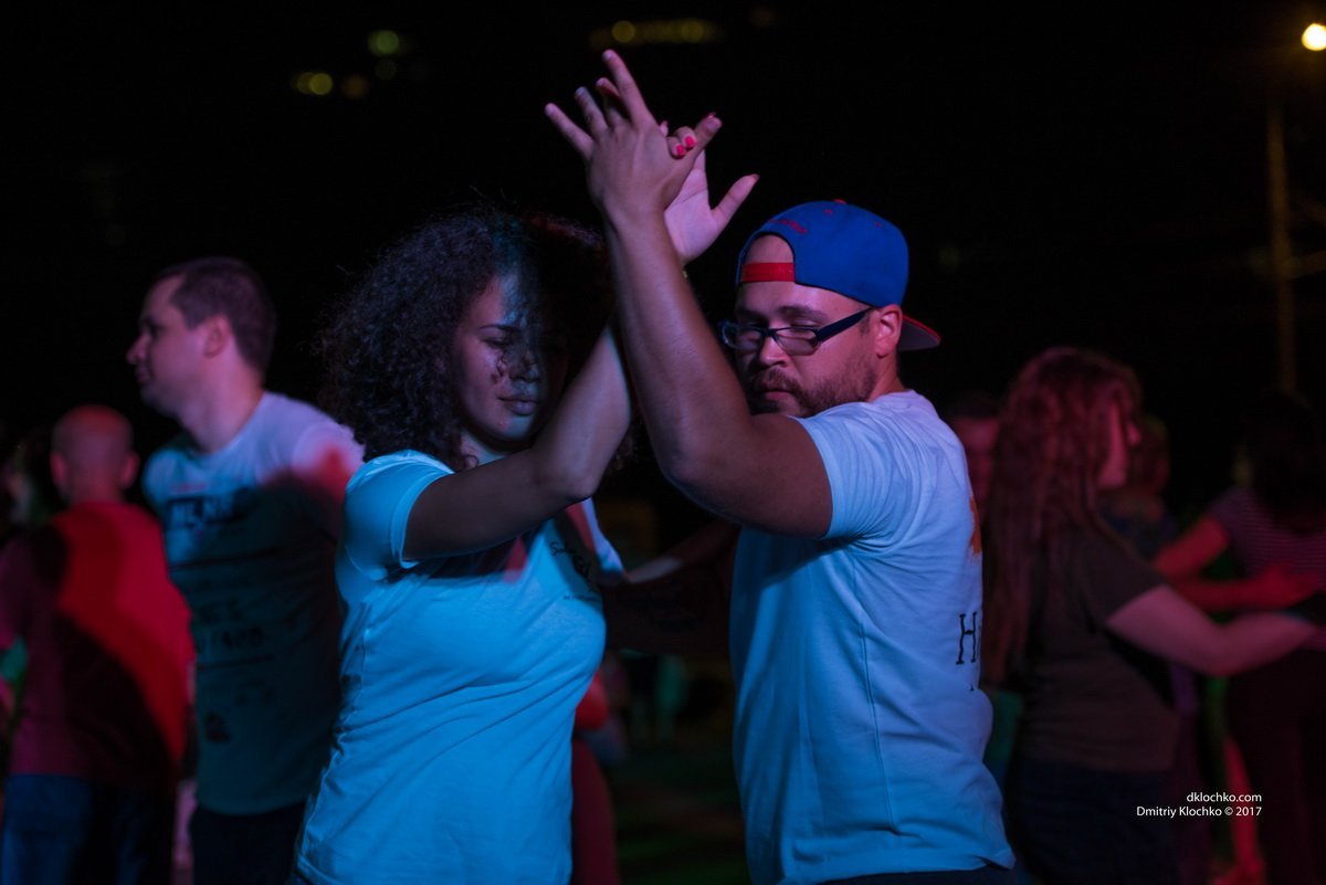 Двигай телом: как жители Днепра танцевали на Фестивальном причале 18