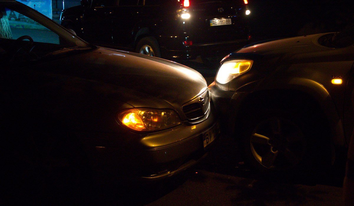 Лобовое столкновение: в Днепре "встретились" Toyota и Nissan 1