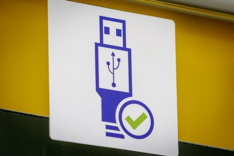 В Днепре открыли новую остановку c бесплатным Wi-Fi и UFO 3