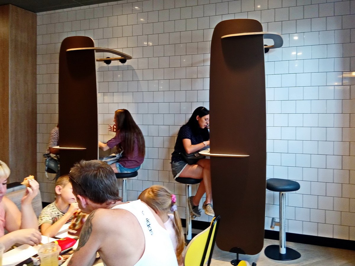 В центре Днепра открыли обновленный McDonald’s: плюсы и минусы заведения 3