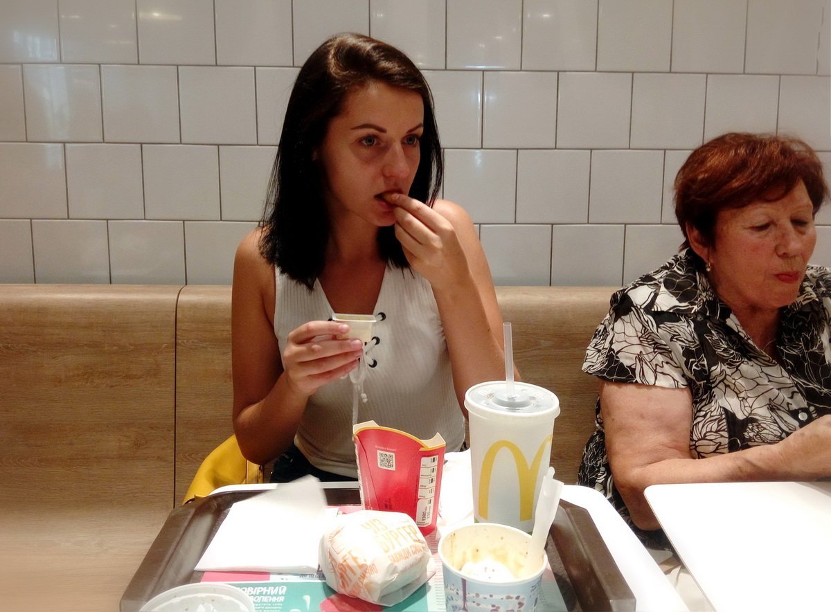 В центре Днепра открыли обновленный McDonald’s: плюсы и минусы заведения 13