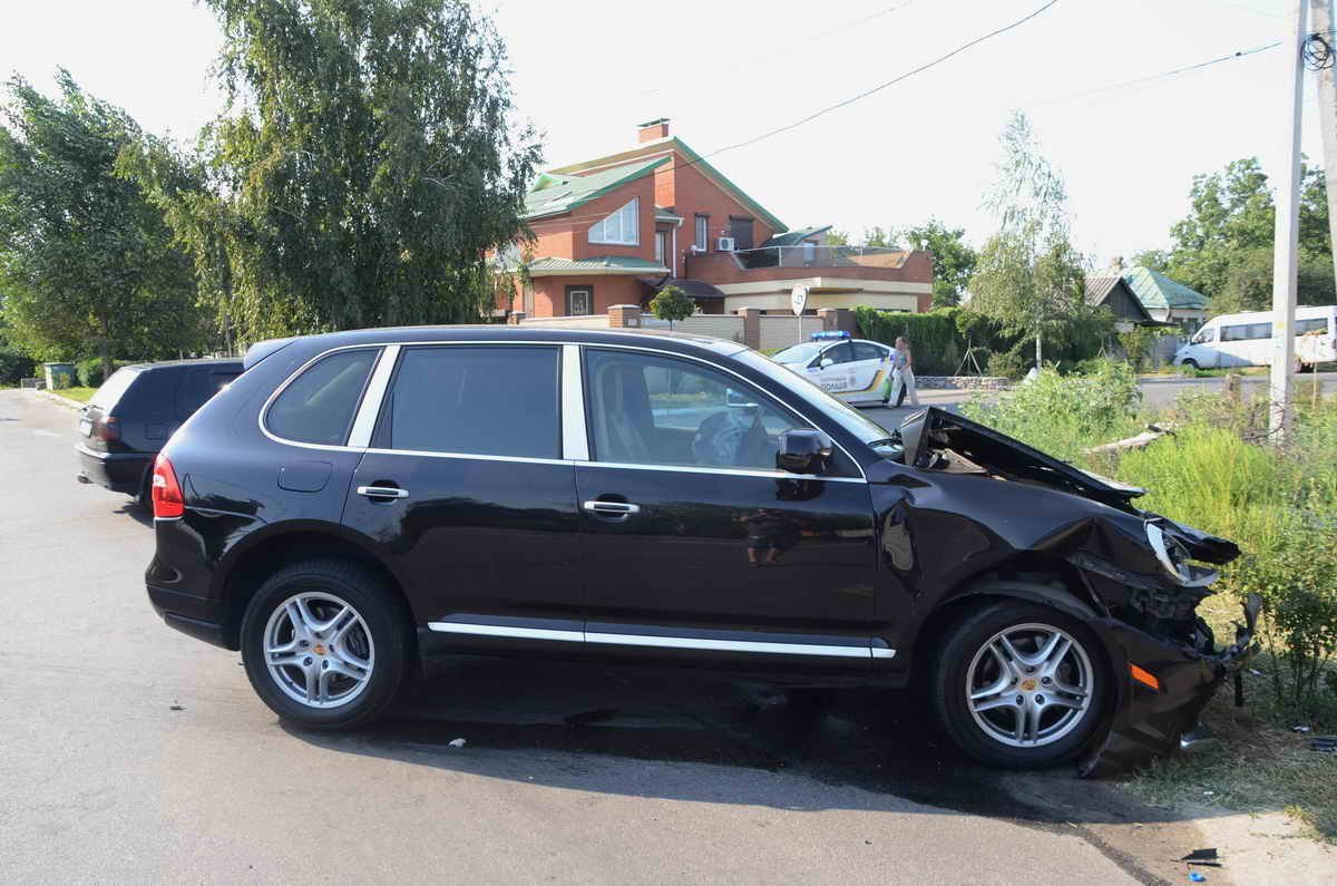 На Образцова Porsche Cayenne врезался в Газель 1