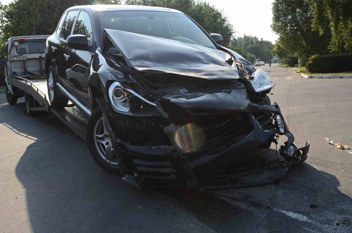 На Образцова Porsche Cayenne врезался в Газель 3