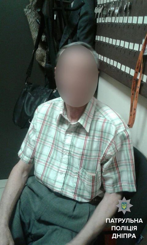 На Пастера пенсионер раздавал антигосударственные листовки 1