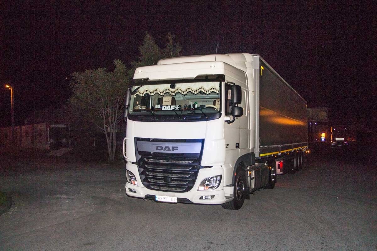 На Донецком шоссе ВАЗ въехал в дорожное ограждение 5