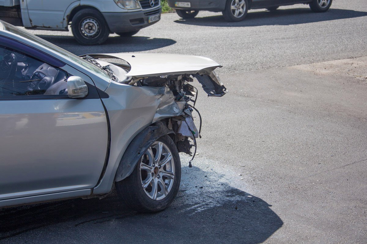 На проспекте Мазепы Kia вылетела за проезжую часть и перевернулась 2