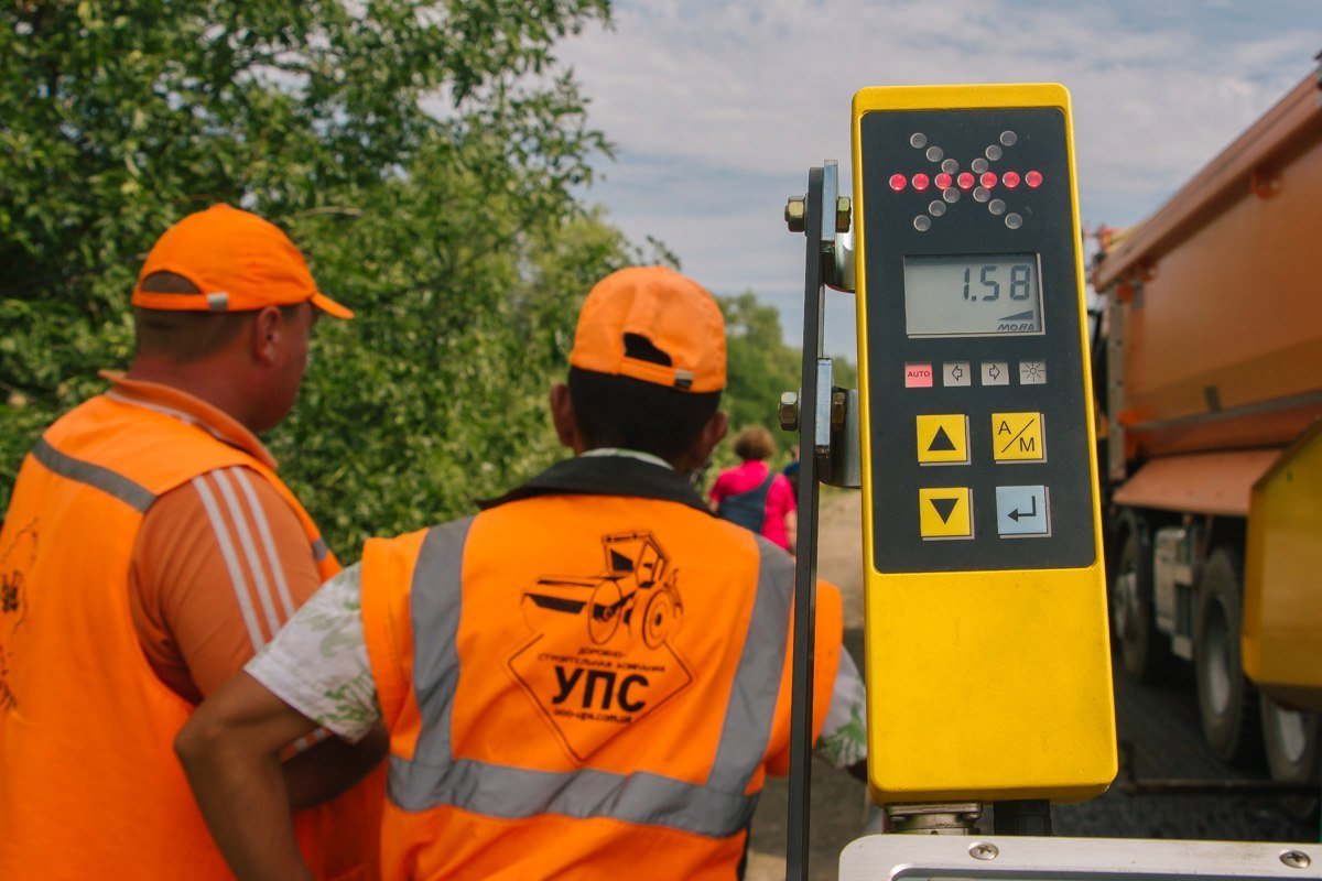 В Днепре Гройсман оценил ремонт трассы и пообещал денег на строительство объездной 3