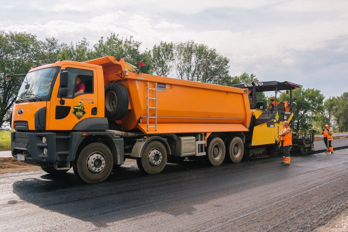 В Днепре Гройсман оценил ремонт трассы и пообещал денег на строительство объездной 5