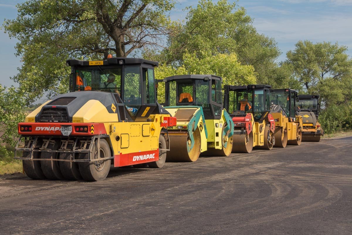 В Днепре Гройсман оценил ремонт трассы и пообещал денег на строительство объездной 7