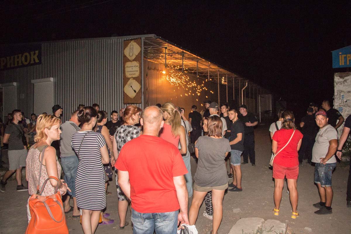 Потасовки и толпа разъяренных людей: что происходит на Игренском рынке 1