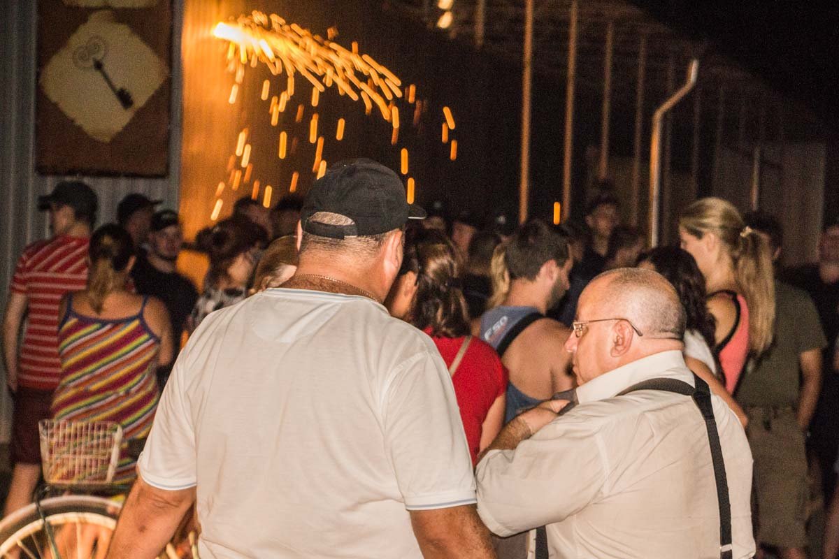 Потасовки и толпа разъяренных людей: что происходит на Игренском рынке 2