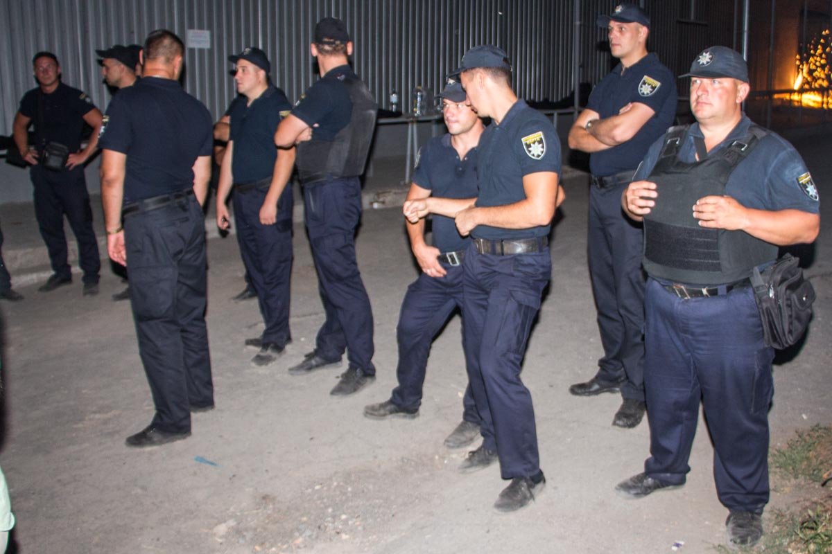 Потасовки и толпа разъяренных людей: что происходит на Игренском рынке 3