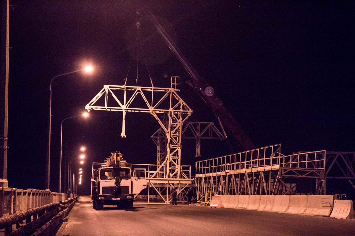 До утра в Днепре полностью перекрыт Новый мост: причины 2