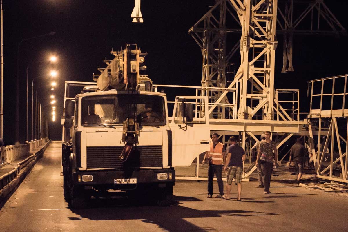 До утра в Днепре полностью перекрыт Новый мост: причины 3