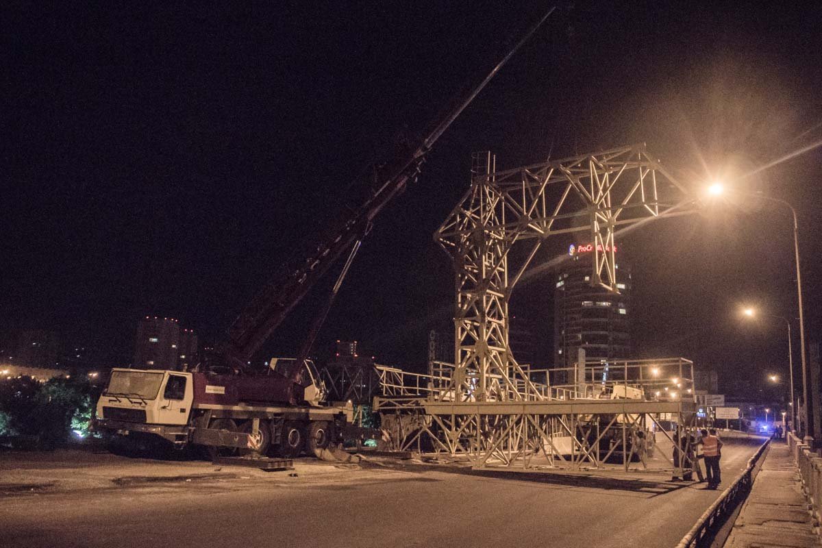 До утра в Днепре полностью перекрыт Новый мост: причины 5