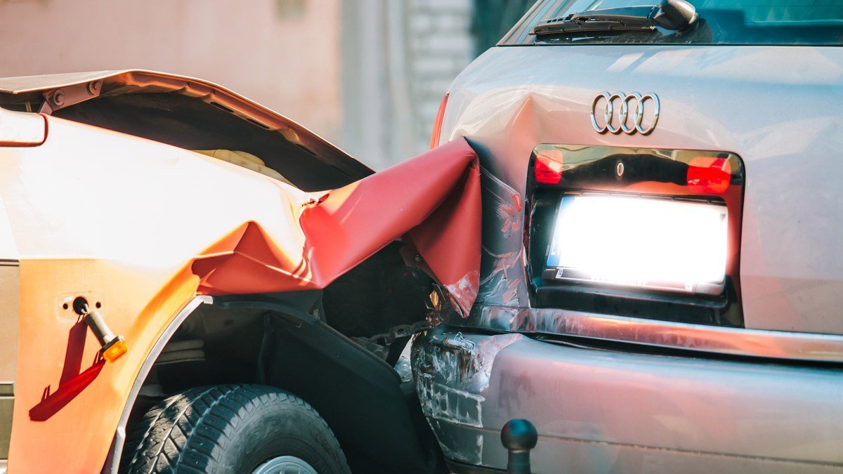 На Мологвардейской столкнулись Audi и ВАЗ 3