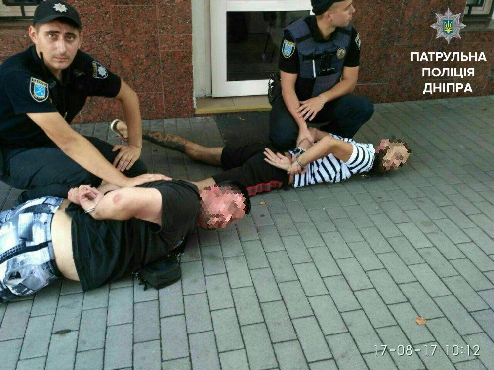В Днепре задержали активистов, которые препятствовали работе полиции 1