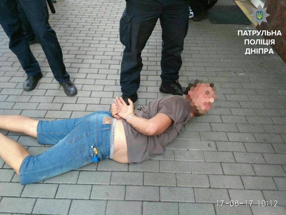 В Днепре задержали активистов, которые препятствовали работе полиции 2