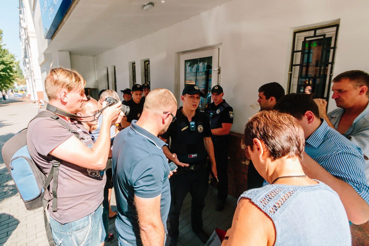 В Днепре задержали активистов, которые препятствовали работе полиции 6