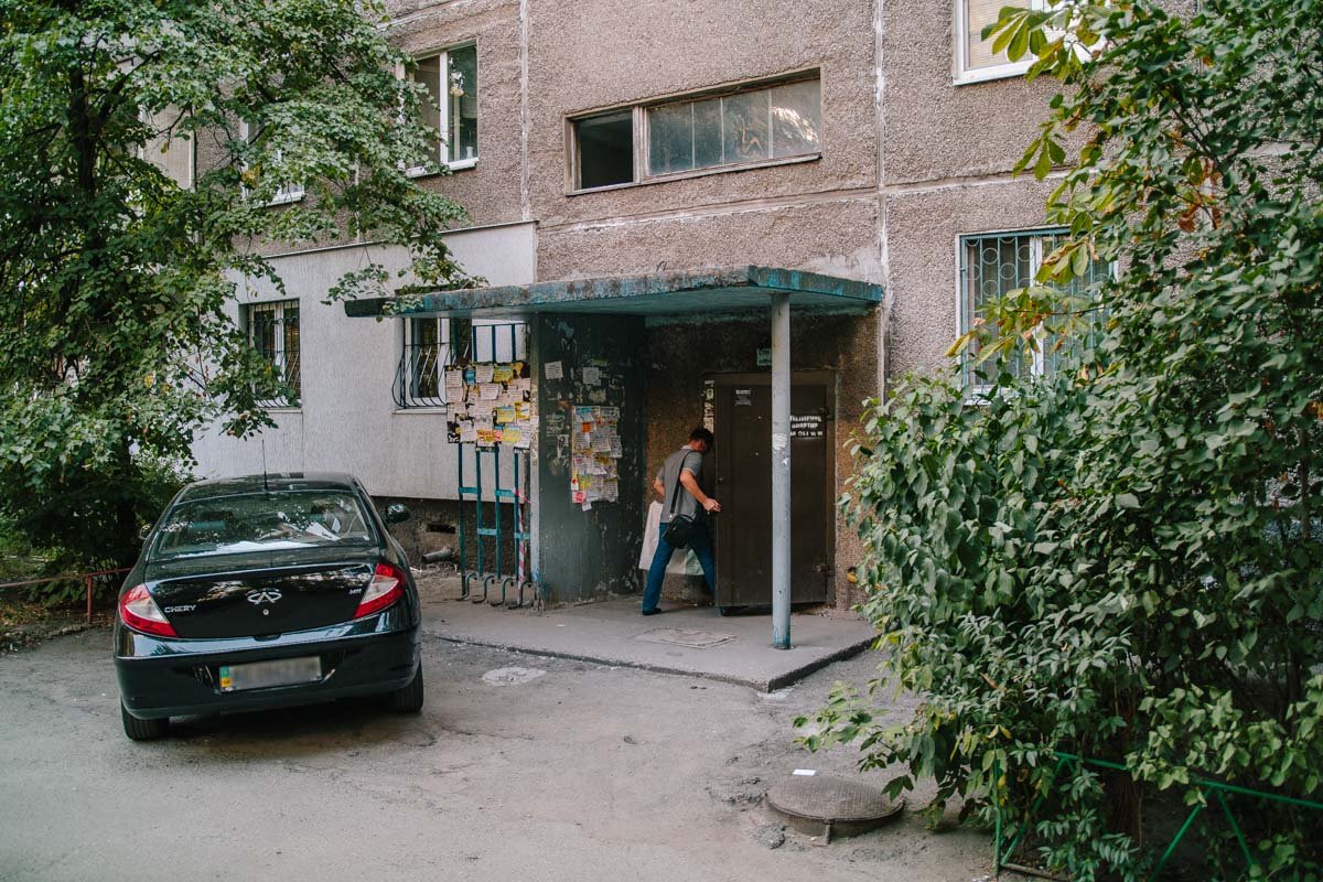 Смерть взаперти: на Набережной Победы жители многоэтажки задыхаются от трупного яда 1