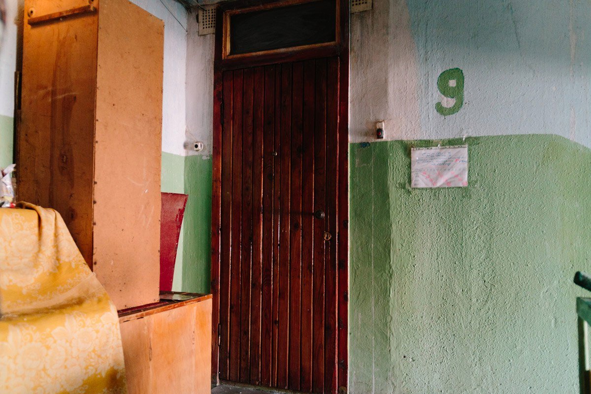 Смерть взаперти: на Набережной Победы жители многоэтажки задыхаются от трупного яда 2