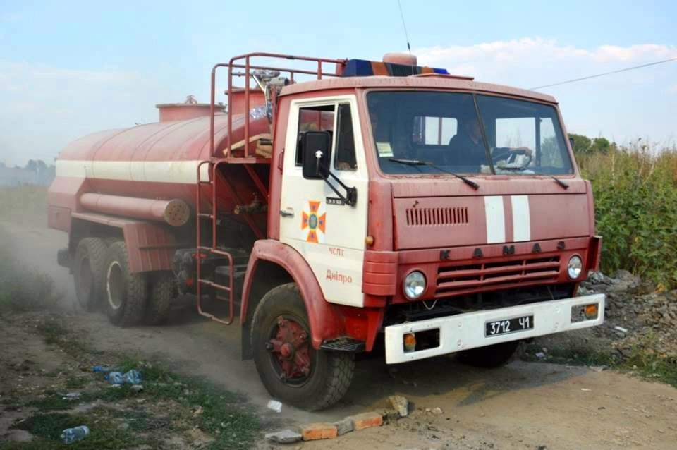 В Днепре произошел пожар на предприятии по переработке вторсырья 11