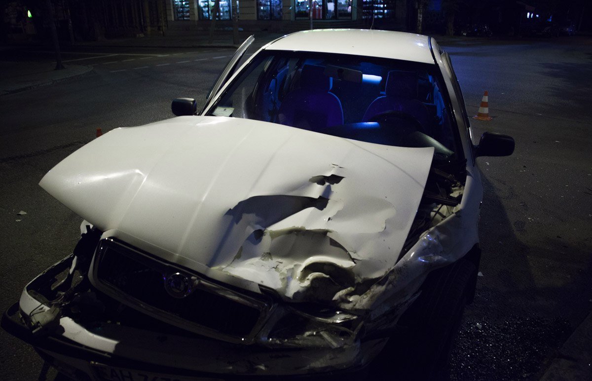 ДТП на Короленко: на перекрестке столкнулись Hyundai и Skoda 5