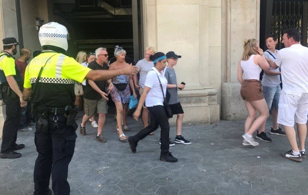 Теракт в центре Барселоны: фургон въехал в толпу людей, есть погибшие 2