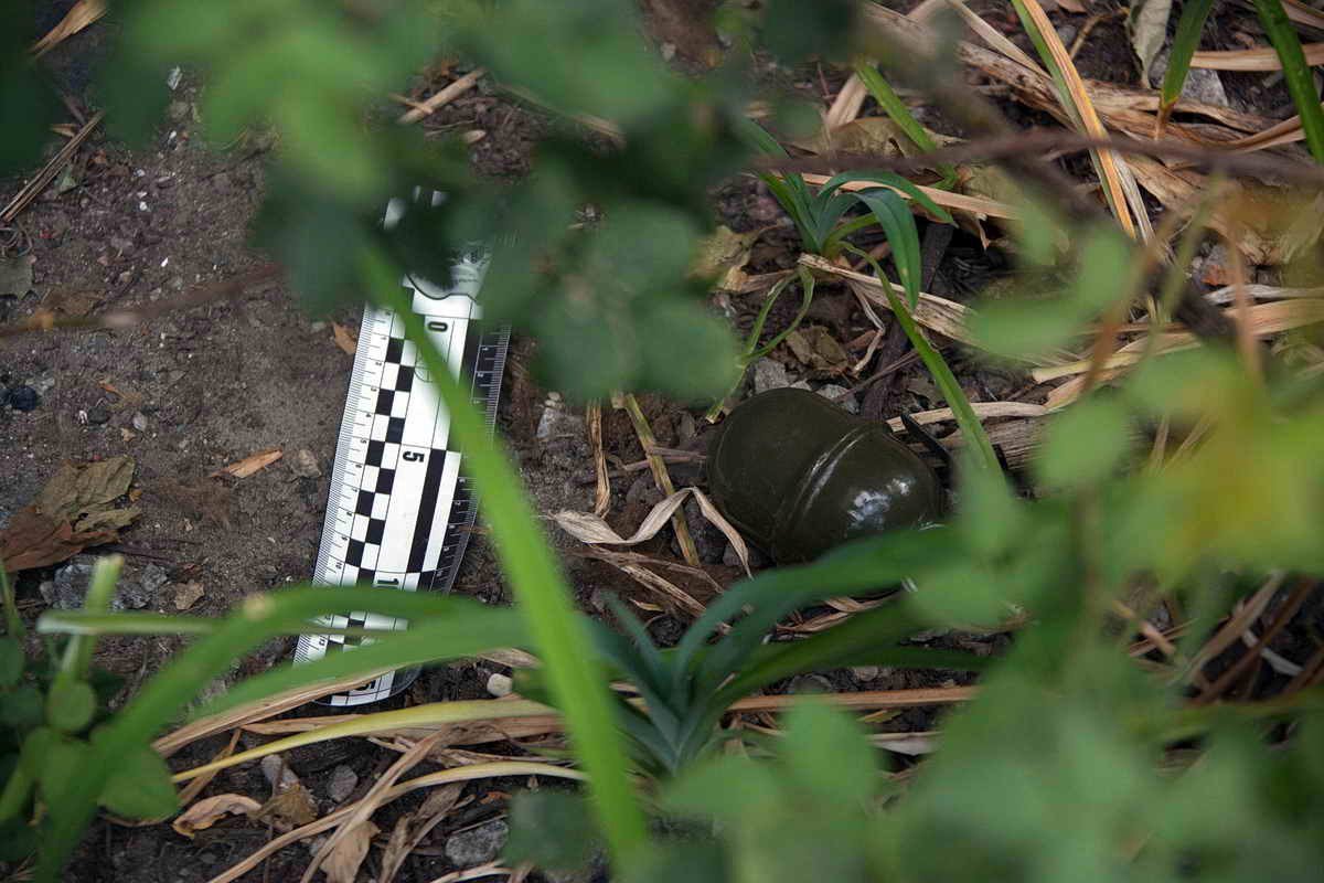 На Слобожанском проспекте окно квартиры беременной женщины разбили гранатой 2