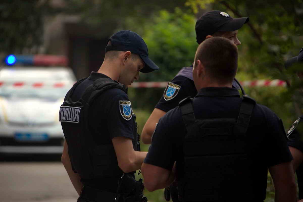 На Слобожанском проспекте окно квартиры беременной женщины разбили гранатой 5