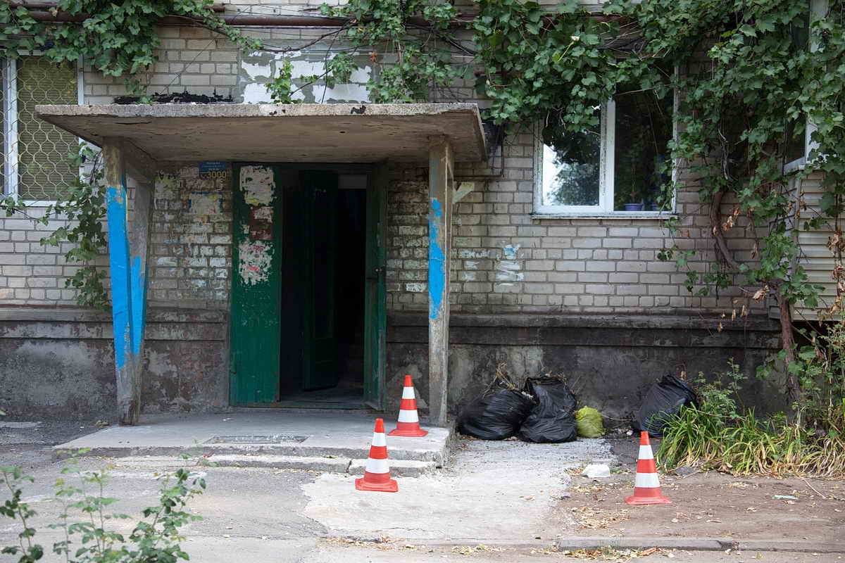 На Слобожанском проспекте окно квартиры беременной женщины разбили гранатой 6