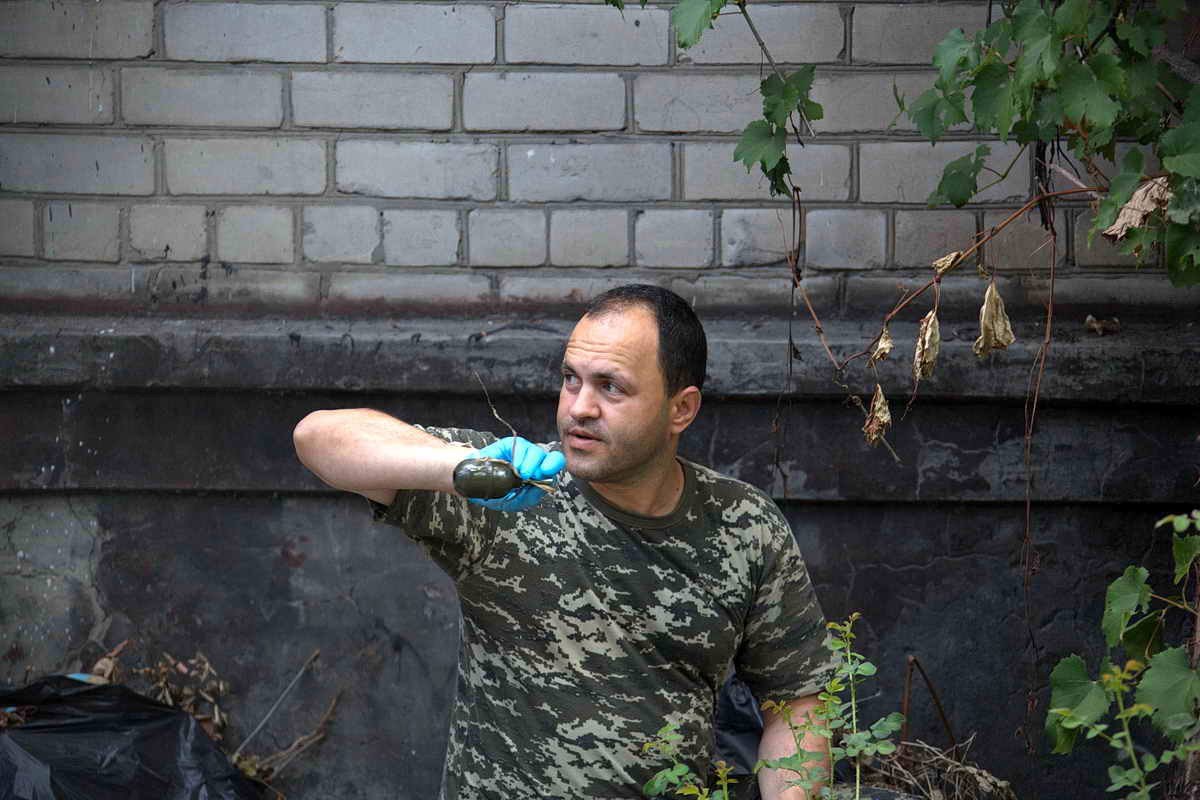 На Слобожанском проспекте окно квартиры беременной женщины разбили гранатой 9