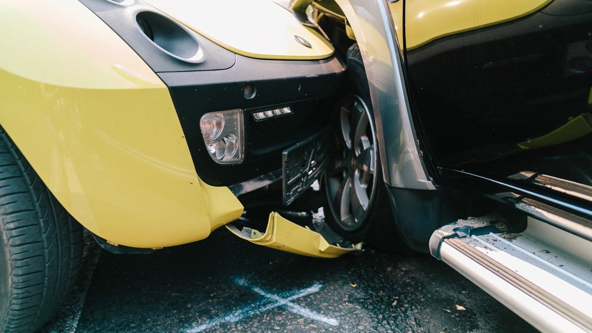 На улице Андрея Фабра Smart въехал в Mitsubishi 7