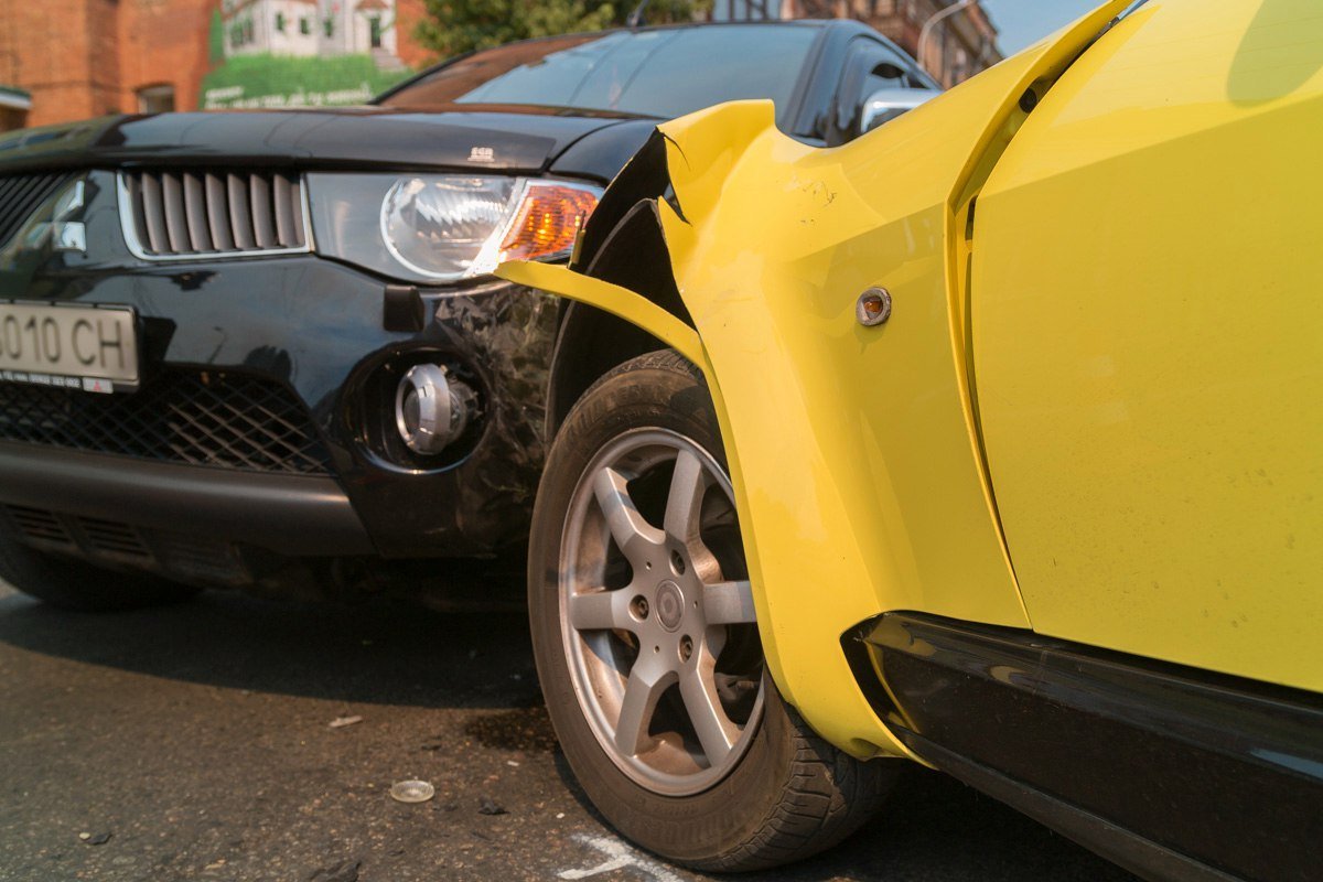 На улице Андрея Фабра Smart въехал в Mitsubishi 9